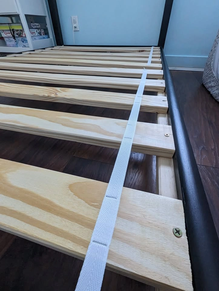 Twin Solid Wood Bed with House Frame Headboard - photo 3