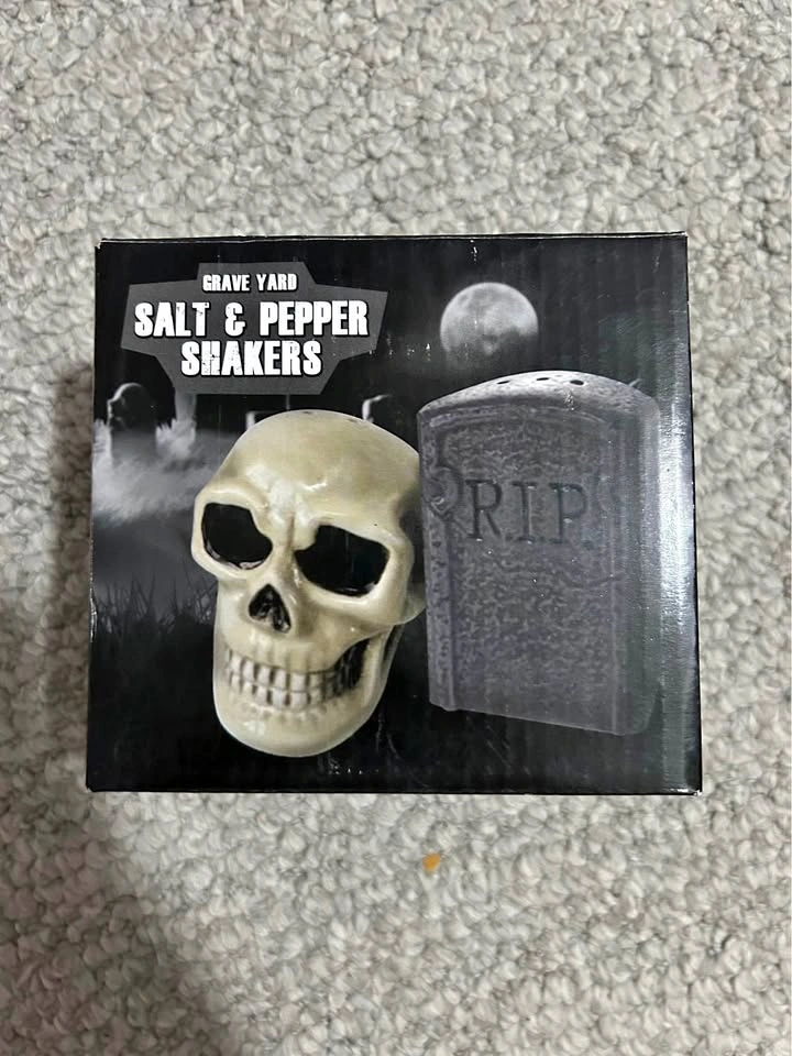 Grave Yard Salt & Pepper Shakers Horror Block Exclusive
