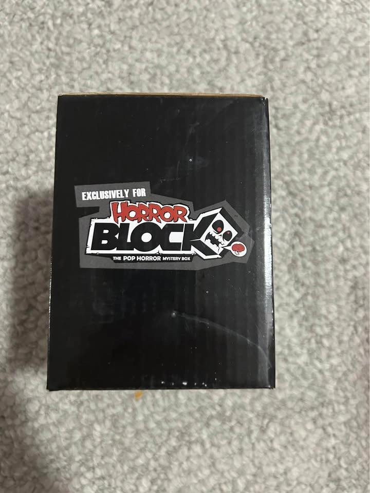 Grave Yard Salt & Pepper Shakers Horror Block Exclusive - photo 2