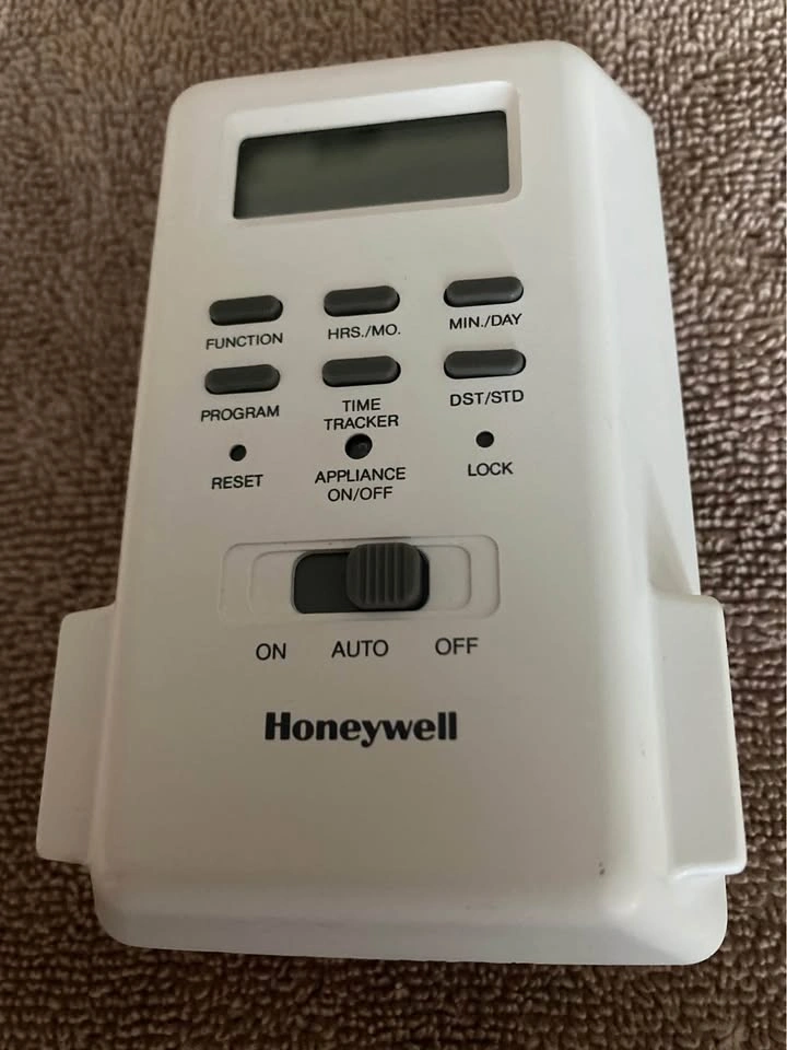 Honeywell Timetracker Digital Plug-In Timer (CL600A-1001) - photo 3