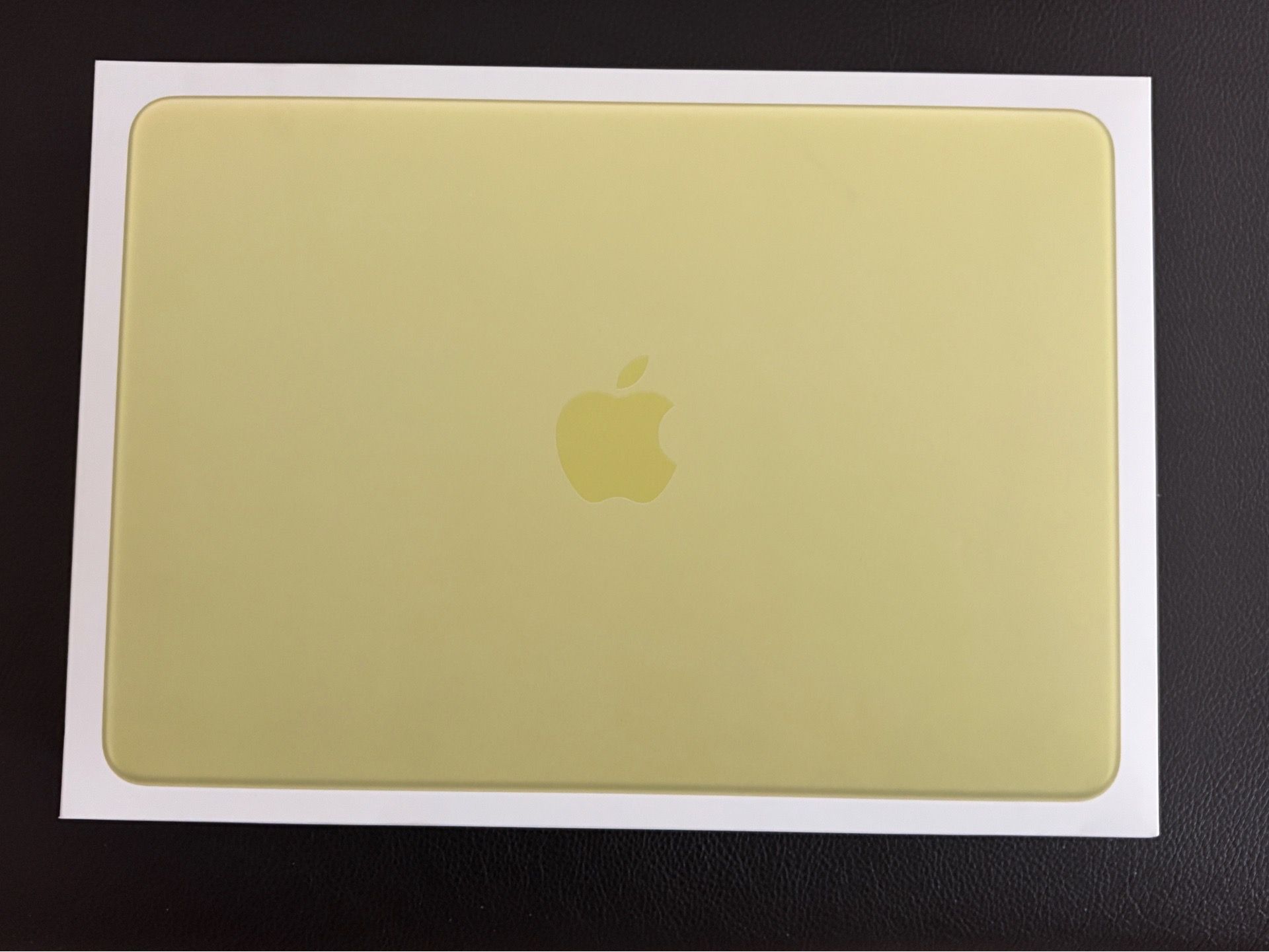 MacBook Neo - Citrus - photo 2