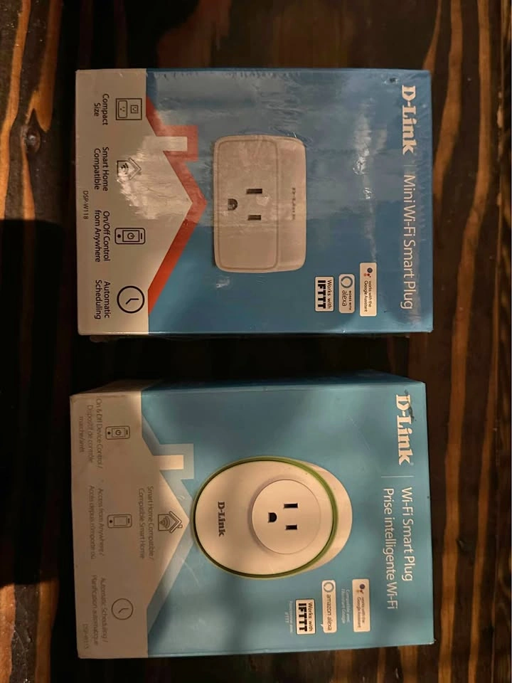 D-Link Mini Wi-Fi Smart Plug and regular Wi-Fi Smart Plug
