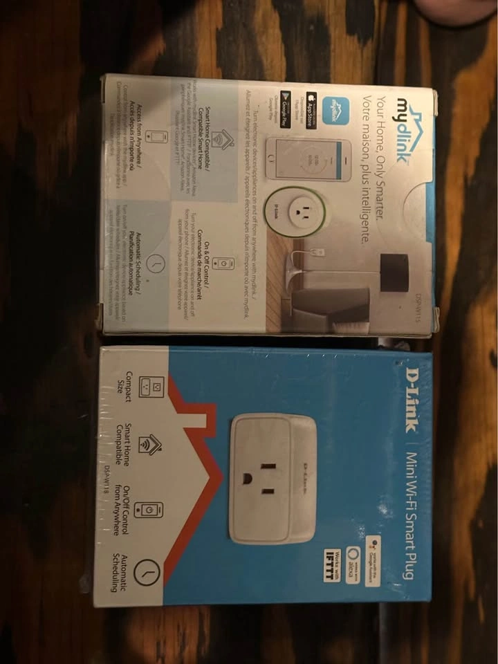 D-Link Mini Wi-Fi Smart Plug and regular Wi-Fi Smart Plug - photo 3