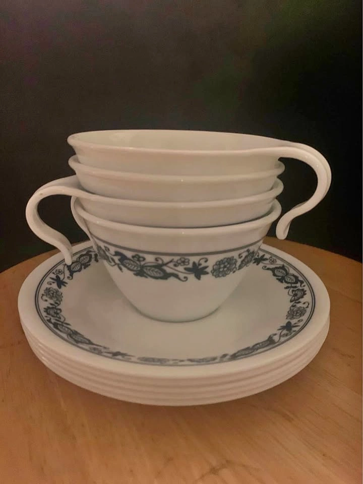 Vintage Corelle Old Town Blue Onion Teacups With Saucers Set