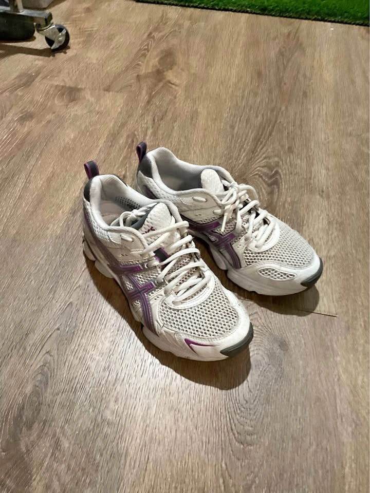 ASICS Sneakers