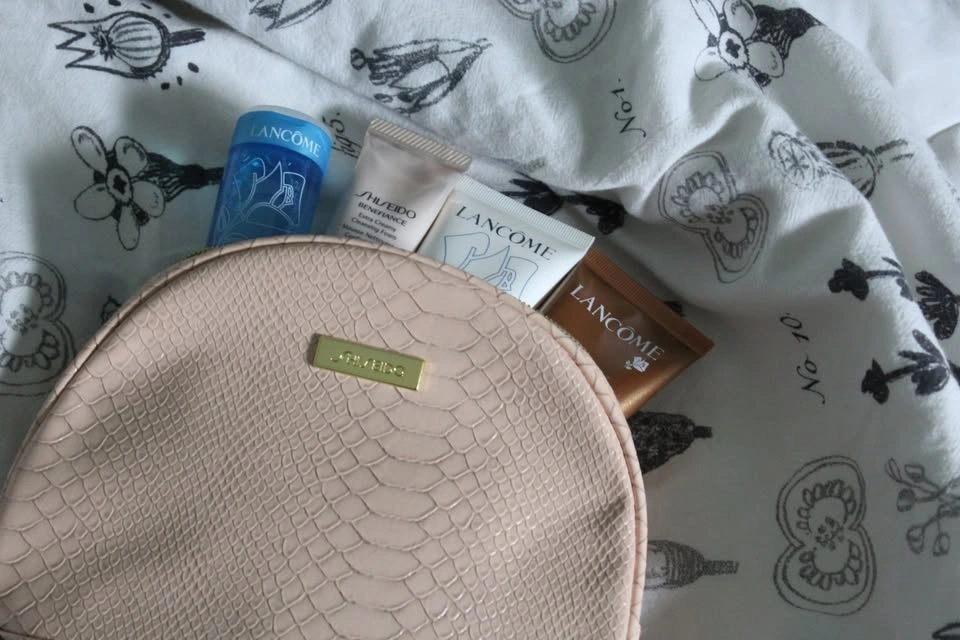 Light Pink Reptile Skin Shiseido Makeup Bag - photo 4