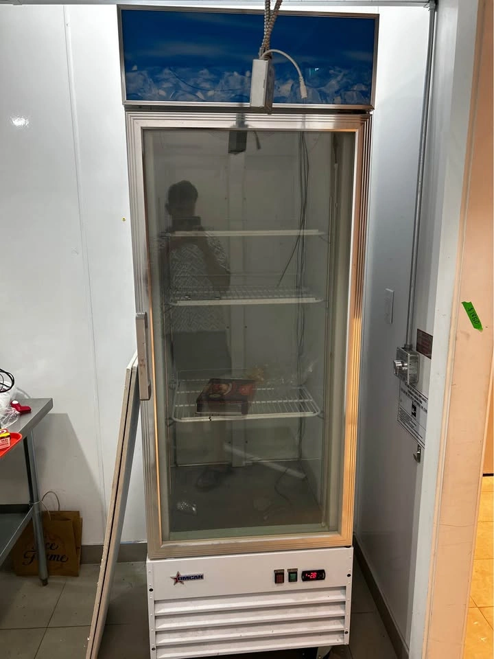 Omcan 27” Commercial Glass Door Display Freezer - photo 3