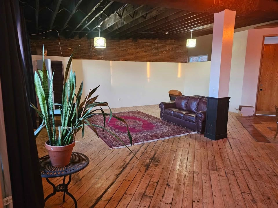2 bedroom lofty apartment - photo 2