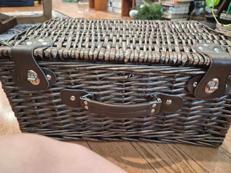Brand New Picnic Basket - photo 3