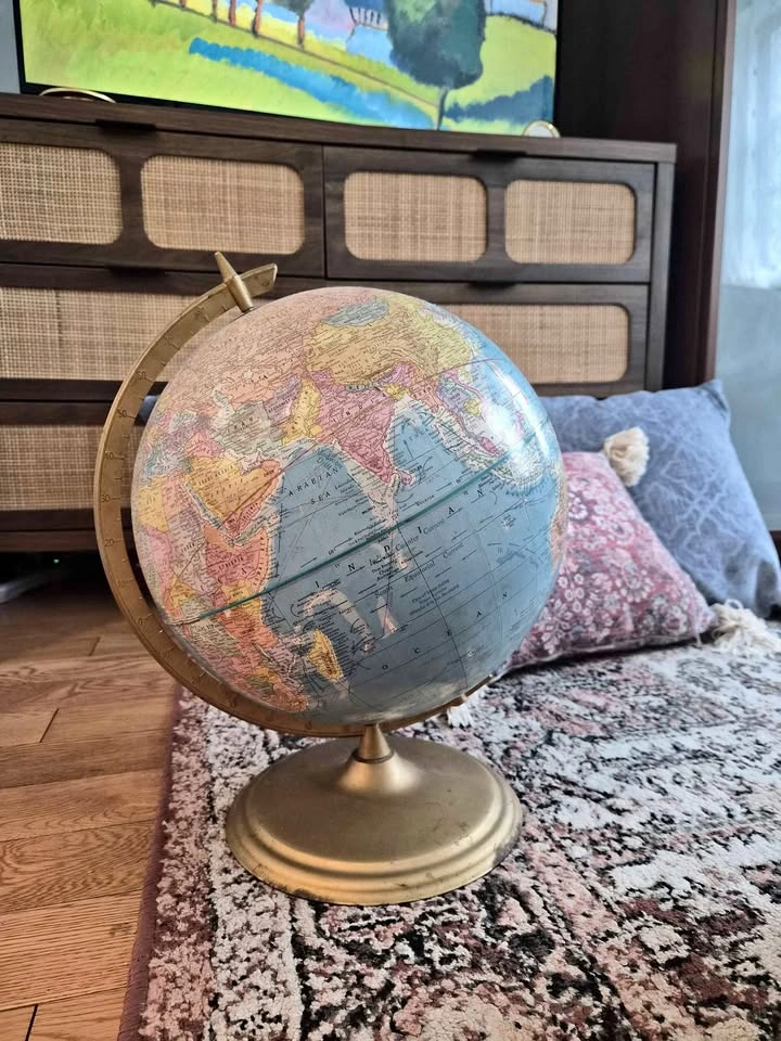 1970s Globe