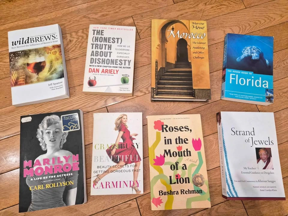 Books $2 - photo 3