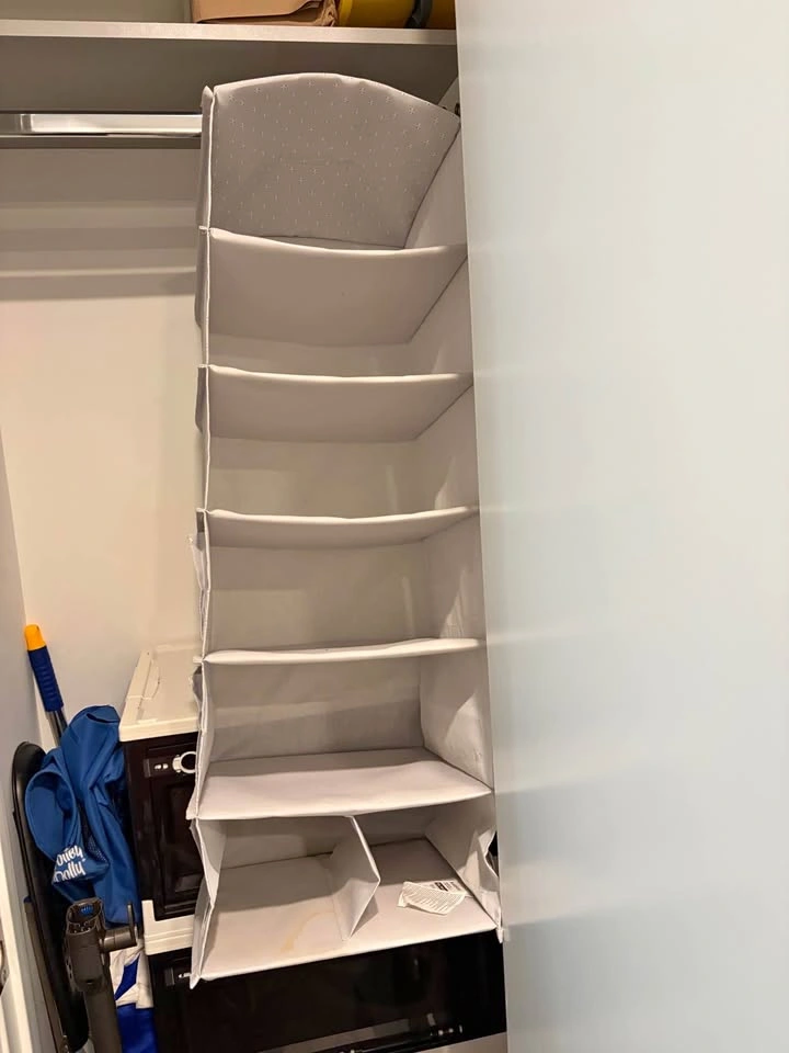 Hanging storage with 7 compartments