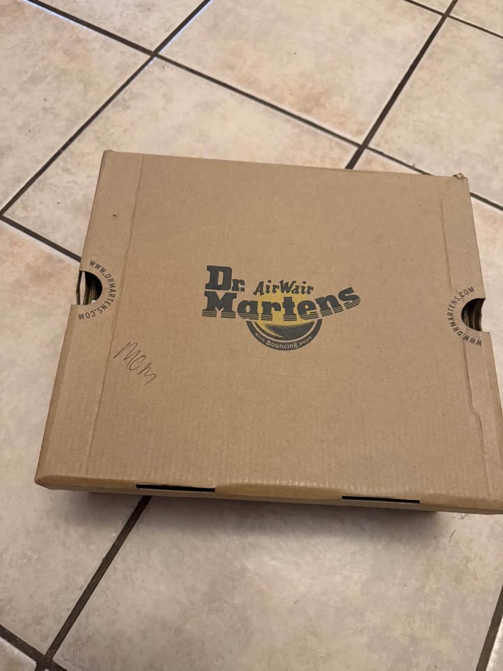 Dr. Martens Embury Chelsea - photo 2
