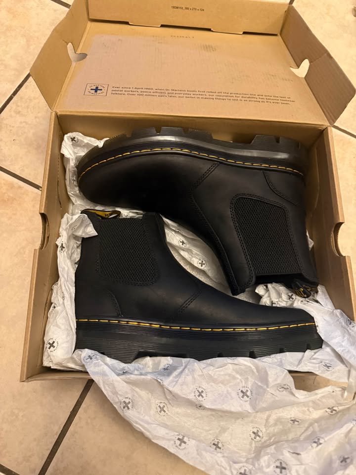 Dr. Martens Embury Chelsea - photo 4