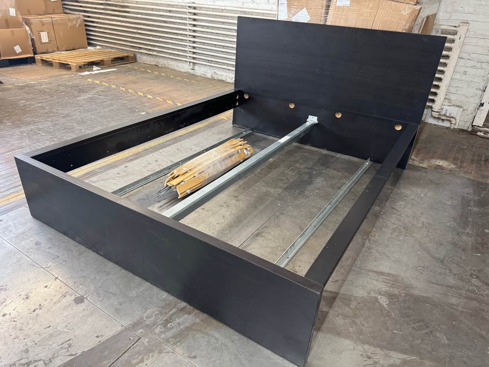 Queen wooden bed frame - photo 3
