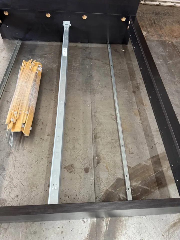 Queen wooden bed frame image indicator(10)