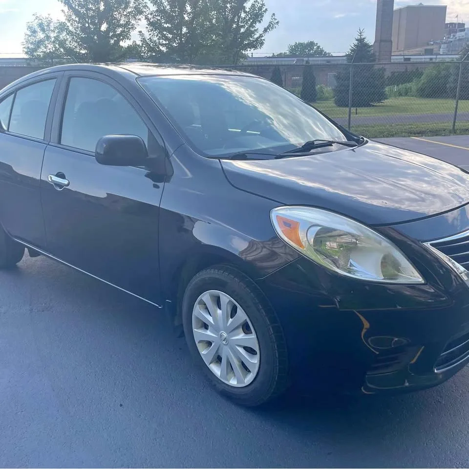 2013 Nissan Versa · SV Sedan 4D thumbnail