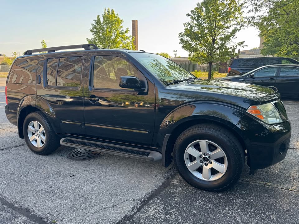 2008 Nissan Pathfinder SE Off-Road Sport Utility 4D - photo 4