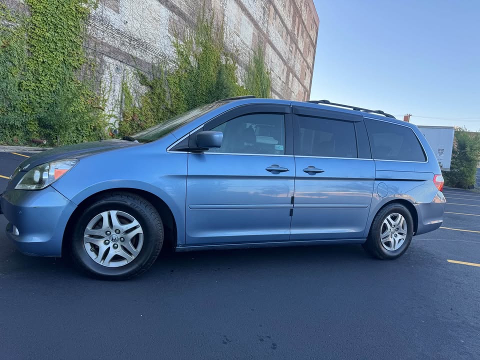 2007 Honda Odyssey Touring Minivan 4D - photo 4