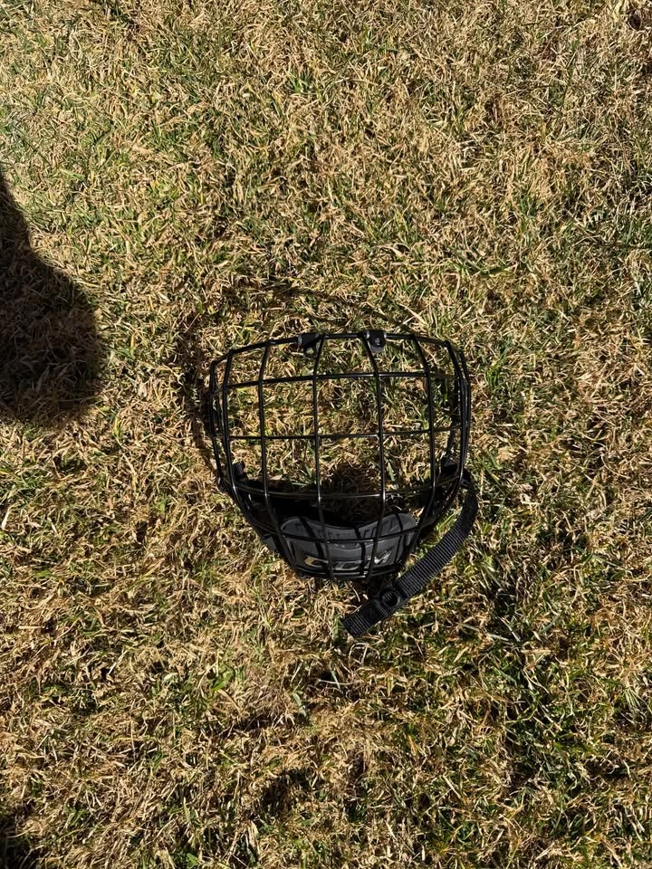Hockey helmet cage - photo 3