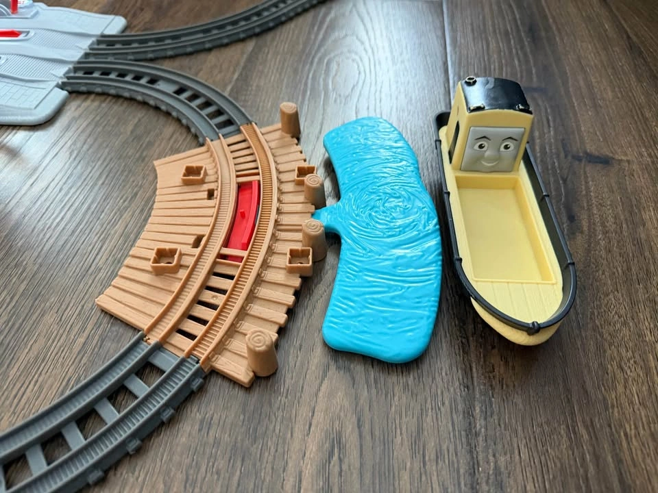 Thomas & Friends TrackMaster Motorized Train Bundle - photo 3