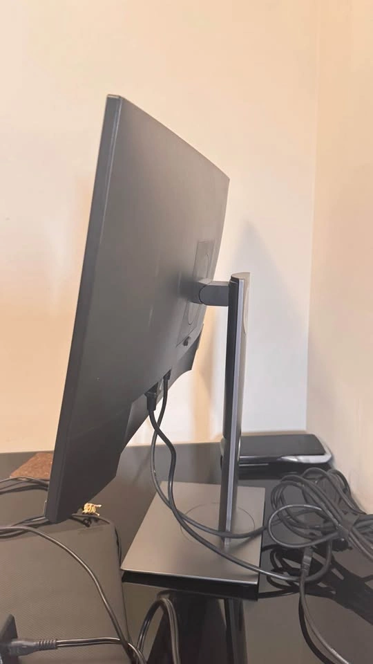 Dell 24 inch monitor with adjustable stand - photo 3