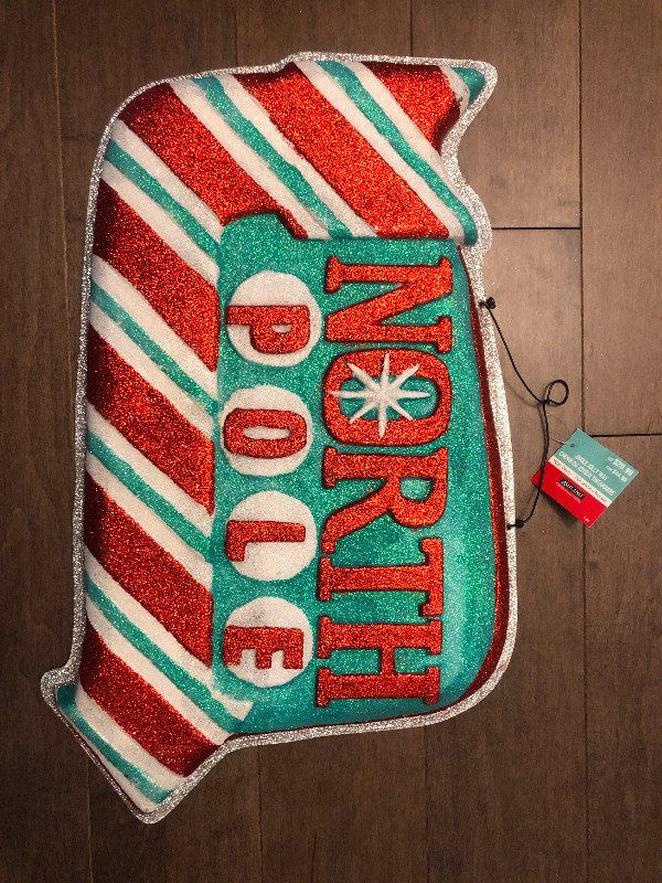 Christmas Decor North Pole Sogn Green Red White BNWT