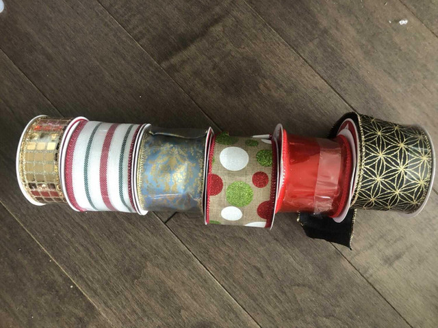 6x Wired Ribbon Bow Red White Green Gold BNWT - photo 2