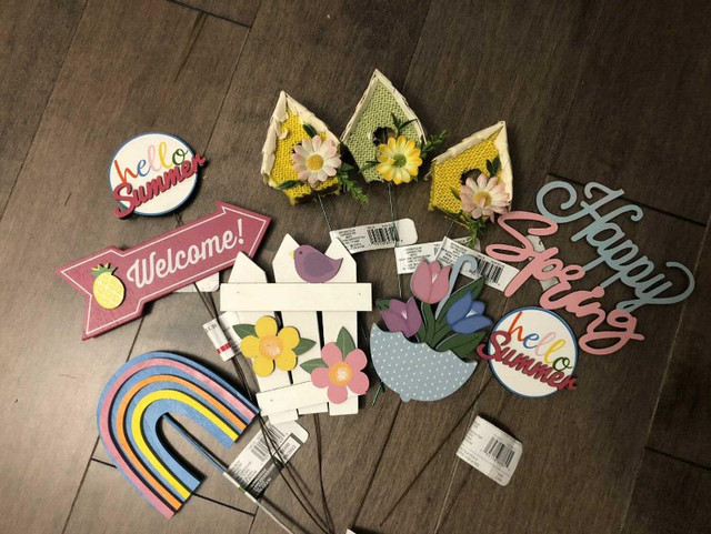 Garden Summer Spring Decor Picks Birdhouse Rainbow Flower BNWT
