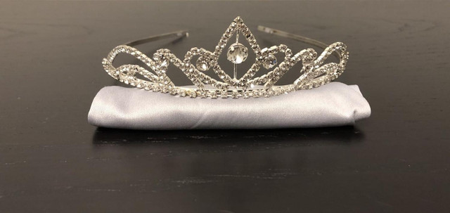 Beautiful Sparkling Silver Tiara Night Out Prom Wedding