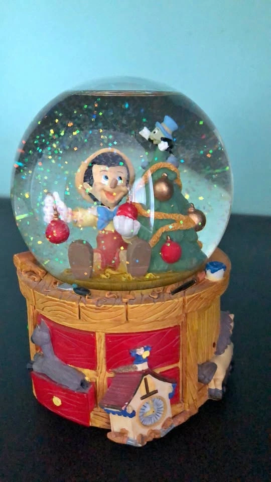 Rare Enesco Vintage Disney Pinocchio Christmas Snow Globe