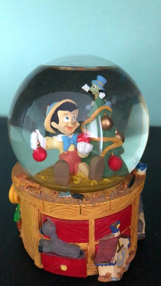 Rare Enesco Vintage Disney Pinocchio Christmas Snow Globe - photo 2