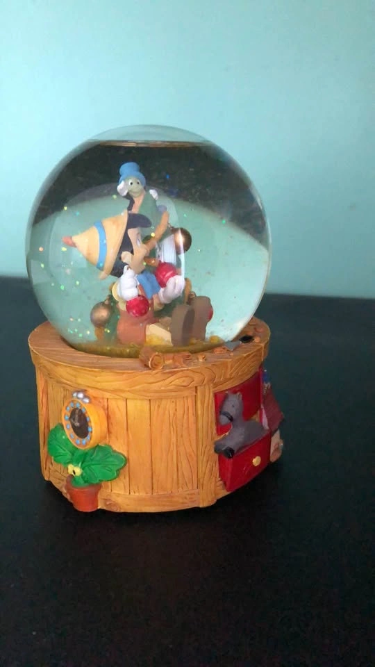 Rare Enesco Vintage Disney Pinocchio Christmas Snow Globe - photo 3