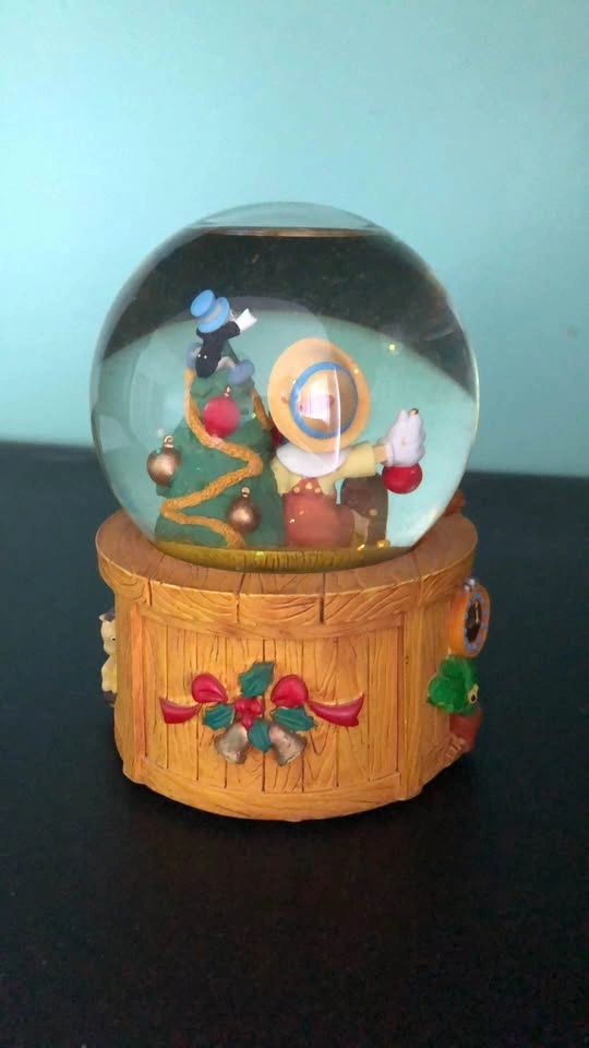 Rare Enesco Vintage Disney Pinocchio Christmas Snow Globe - photo 4