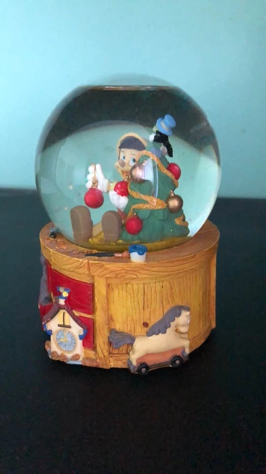Rare Enesco Vintage Disney Pinocchio Christmas Snow Globe - photo 5