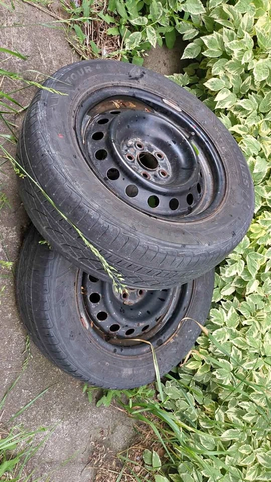 Set of 2 All-Season Tires on Steel Rims – 205/60R15