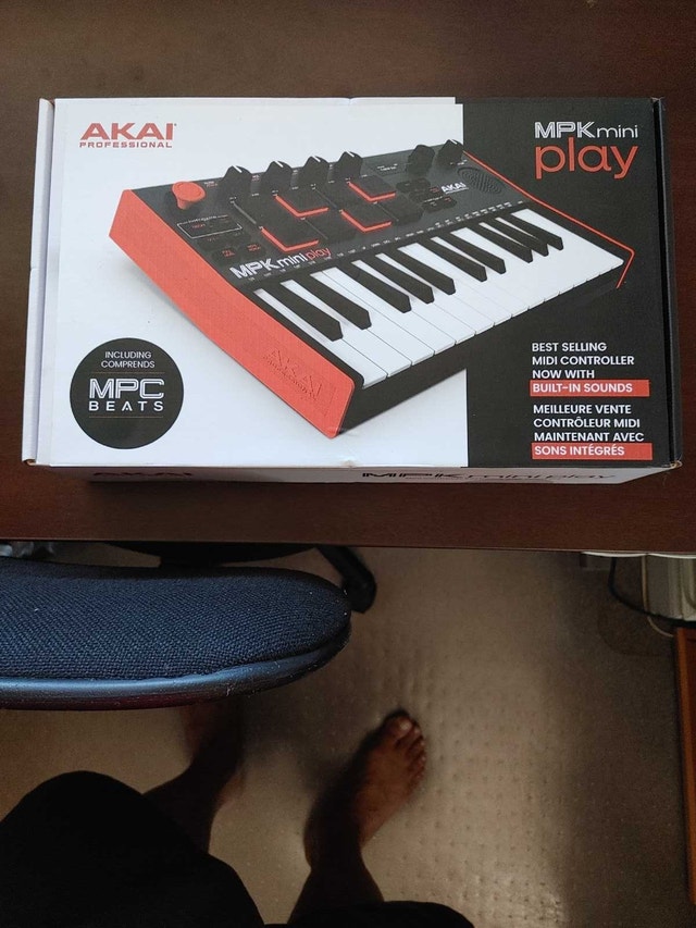Akai Professional Mini Play Midi Controller