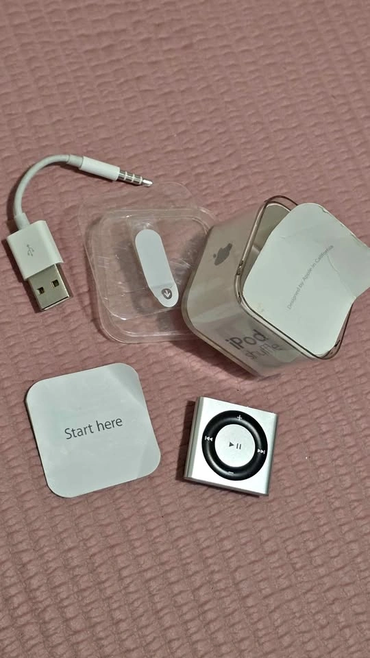 Apple iPod Shuffle 4th Generation