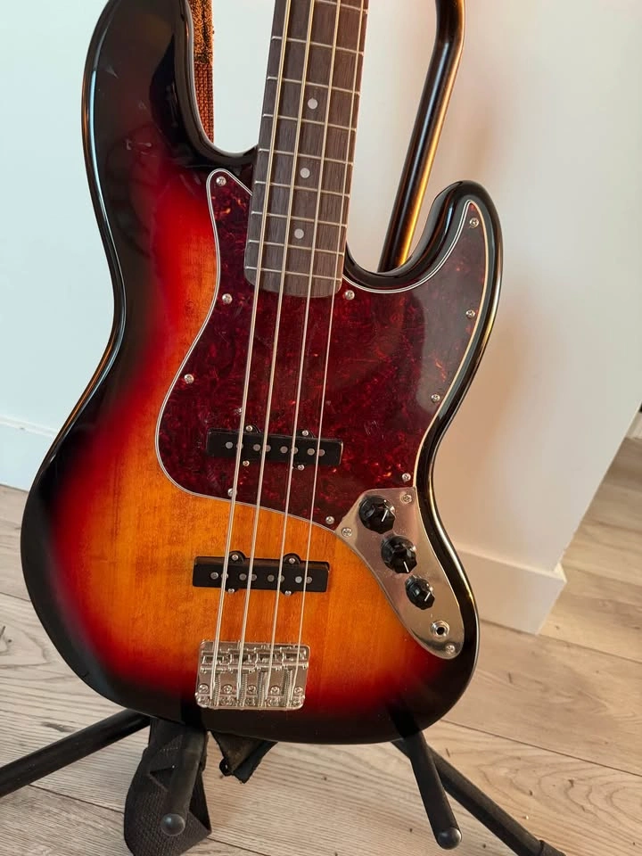 Fender Classic Vibe 60’s Jazz Bass - photo 5