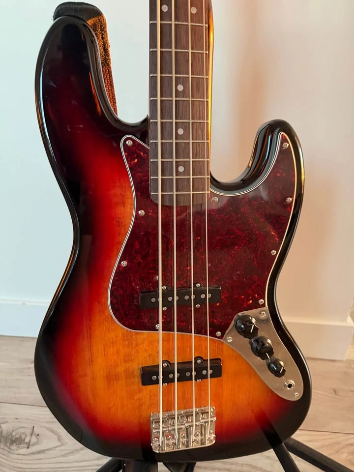 Fender Classic Vibe 60’s Jazz Bass - photo 2