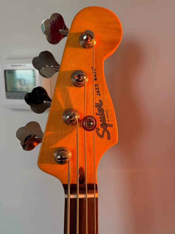 Fender Classic Vibe 60’s Jazz Bass - photo 3