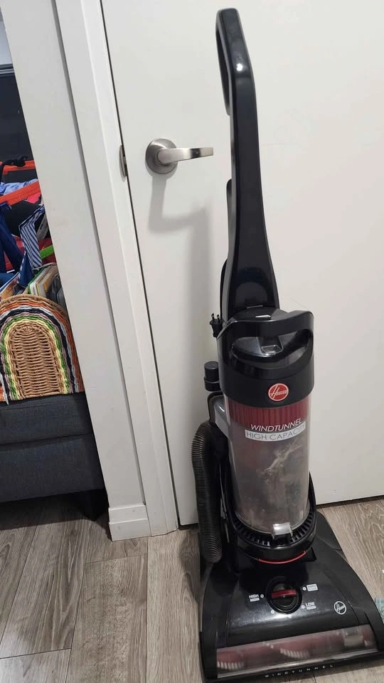 Vacuum cleaner - photo 2