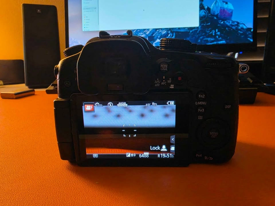 Panasonic Lumix GH3 BODY ONLY - photo 2