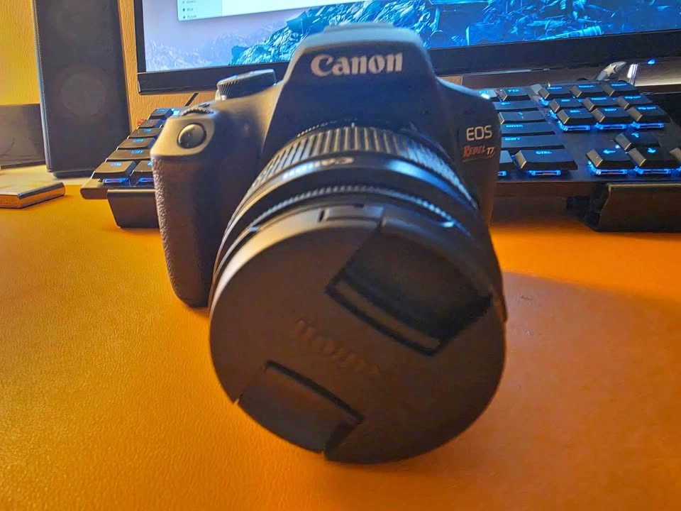 Canon T7 Bundle, 2 lenses and bag