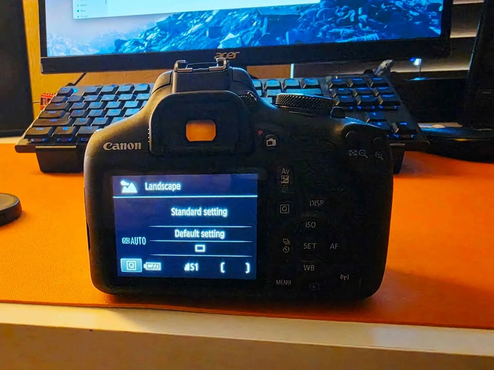 Canon T7 Bundle, 2 lenses and bag - photo 2