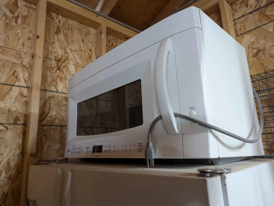 LG microwave - photo 2