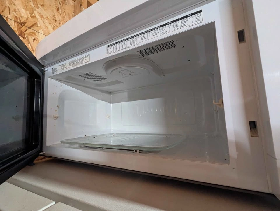 LG microwave - photo 3