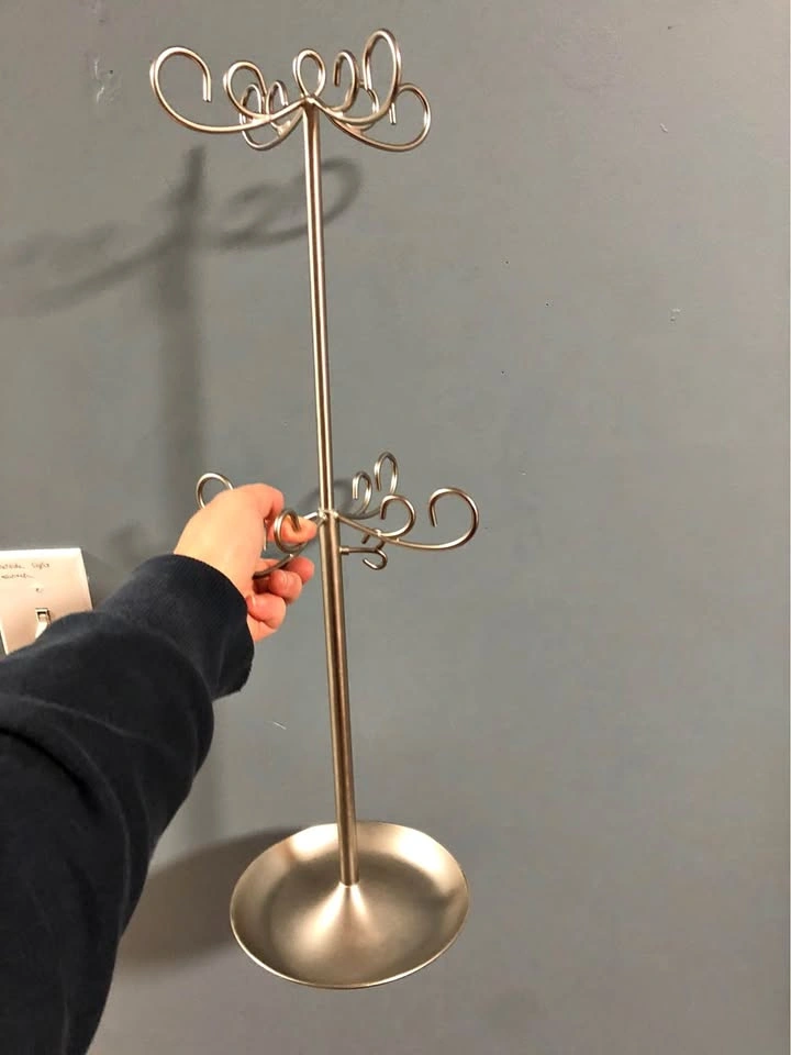 Jewelry / necklace stand - extendable