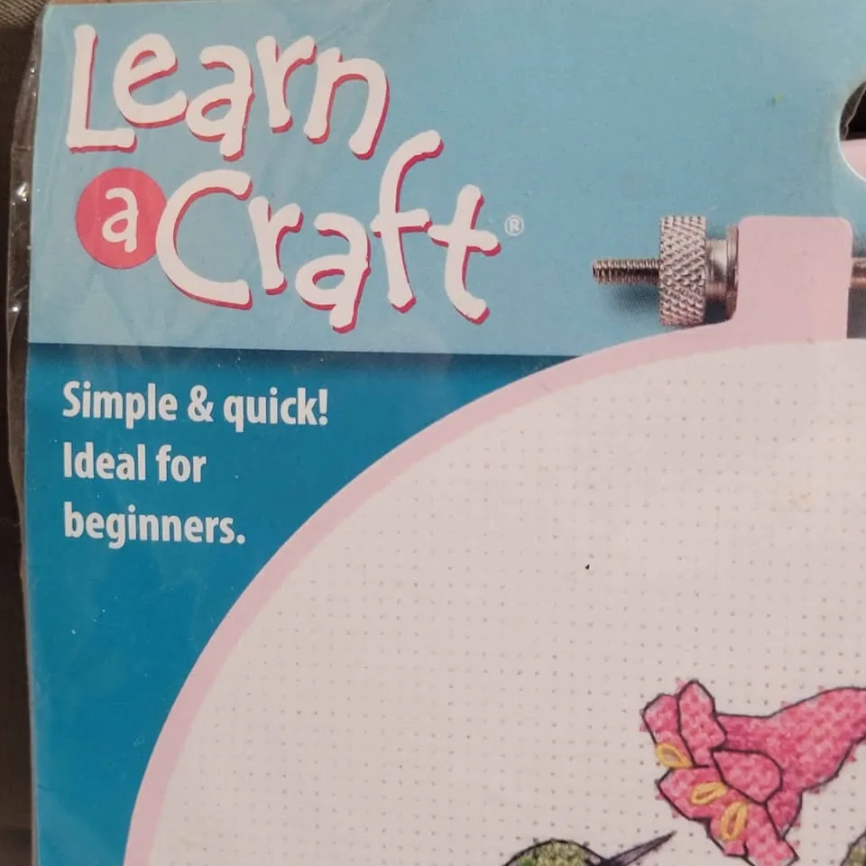 Dimensions Cross Stitch & Punch Embroidery Kit - BNISP image indicator(3)