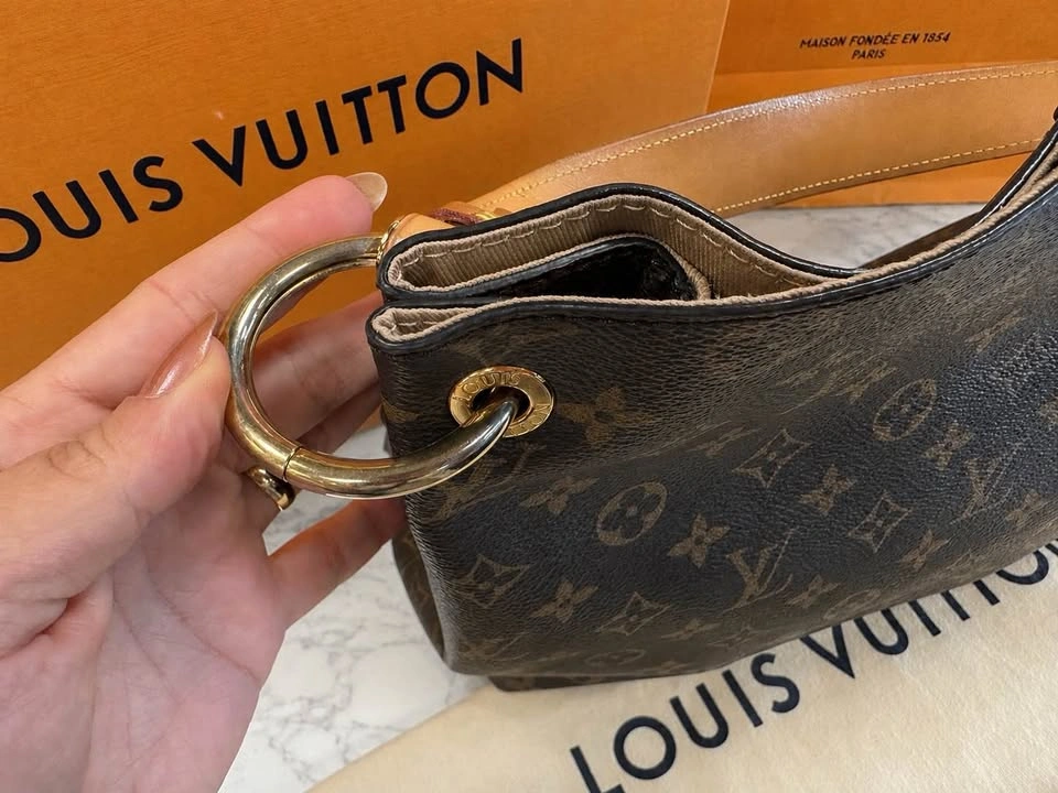 Louis Vuitton Graceful PM Shoulder Bag Monogram / Box, Dust Bag - photo 5